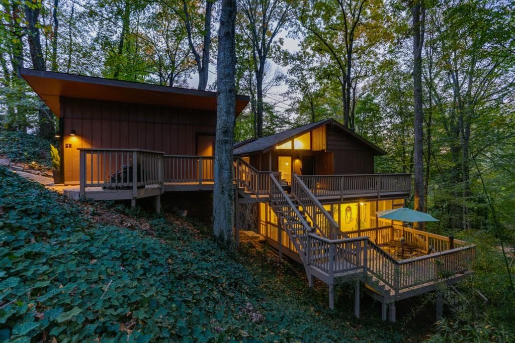 3 bedroom, 2 bathroom, 1,764 sq ft single family residence sold at 2430 Melinda Drive, Atlanta, GA 30345