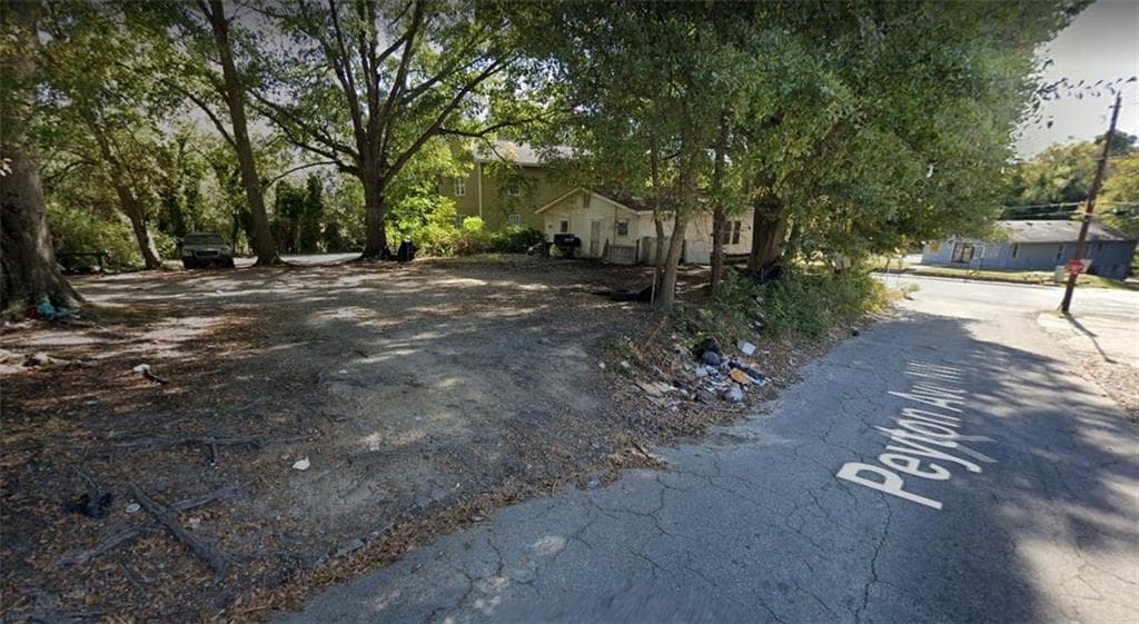 2 bedroom, 1 bathroom, 1,232 sq ft single family residence for sale at 2499 Donald Lee Hollowell Parkway, Atlanta, GA 30318 — photo 3