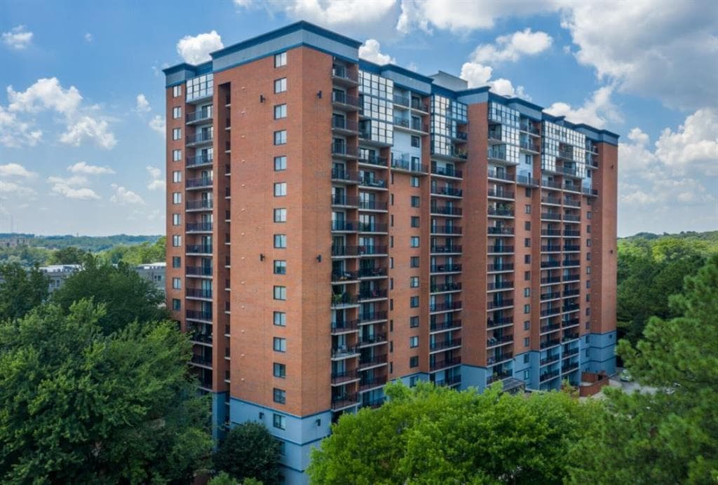 2 bedroom, 2 bathroom, 1,100 sq ft apartment for rent at 2460 Peachtree Road 1207, Atlanta, GA 30305 for $1,715 a month — photo 1 of 25