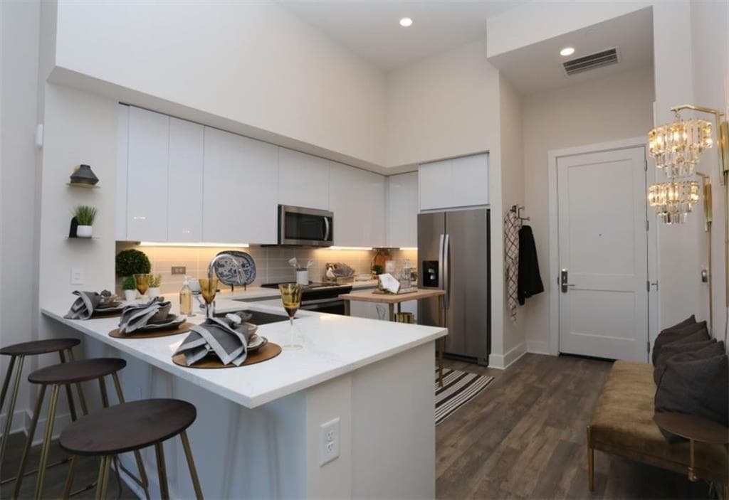 2 bedroom, 2 bathroom, 1,443 sq ft apartment for rent at 530 East Paces Ferry Road 1012, Atlanta, GA 30305 for $3,215 a month — photo 4