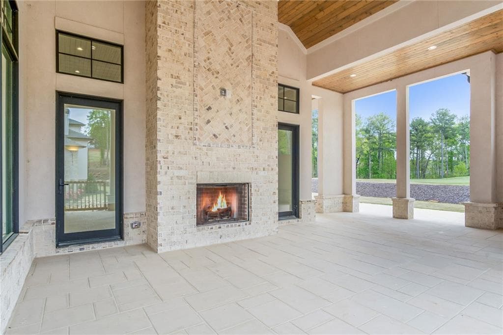 7 bedroom, 14 bathroom, 9,354 sq ft single family residence under contract at 16047 Manor Club Drive, Milton, GA 30004 — photo 10