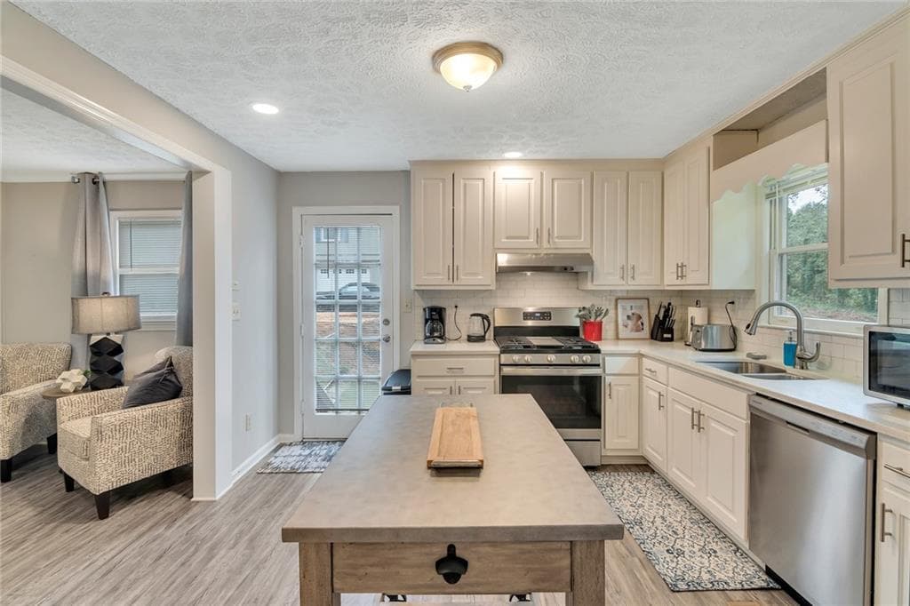 3 bedroom, 2 bathroom single family residence for rent at 209 Caboose Lane, Woodstock, GA 30189 for $4,750 a month — photo 10