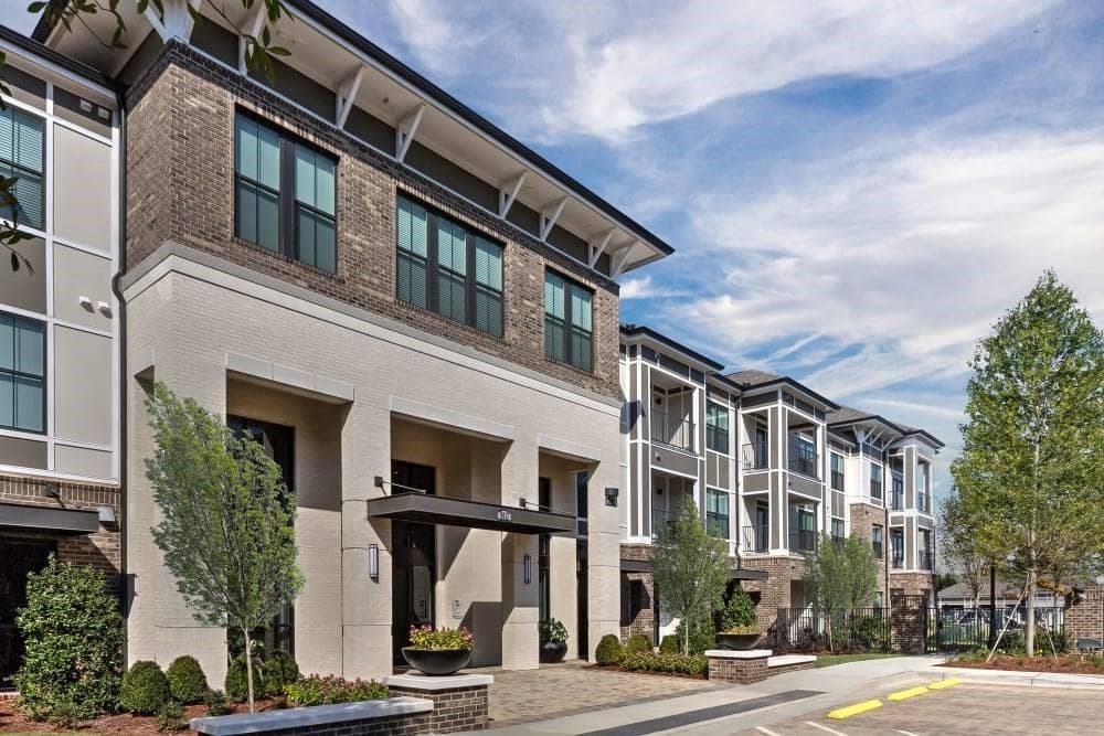 2 bedroom, 2 bathroom, 1,135 sq ft apartment for rent at 910 Deerfield Crossing Drive 07317, Alpharetta, GA 30004 for $2,140 a month — photo 1 of 19