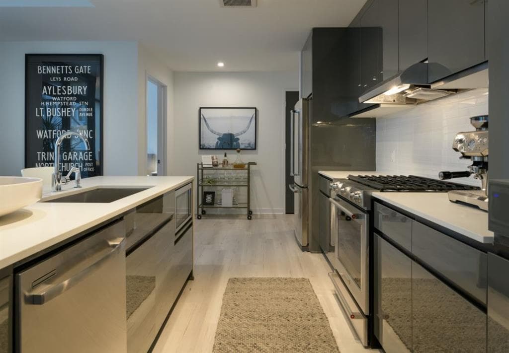 1 bedroom, 1 bathroom, 733 sq ft apartment for rent at 693 Peachtree Street 14B, Atlanta, GA 30308 for $2,417 a month — photo 2