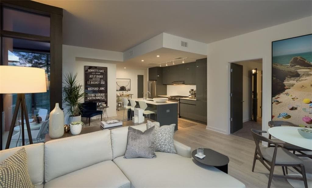 1 bedroom, 1 bathroom, 733 sq ft apartment for rent at 693 Peachtree Street 14B, Atlanta, GA 30308 for $2,417 a month — photo 7