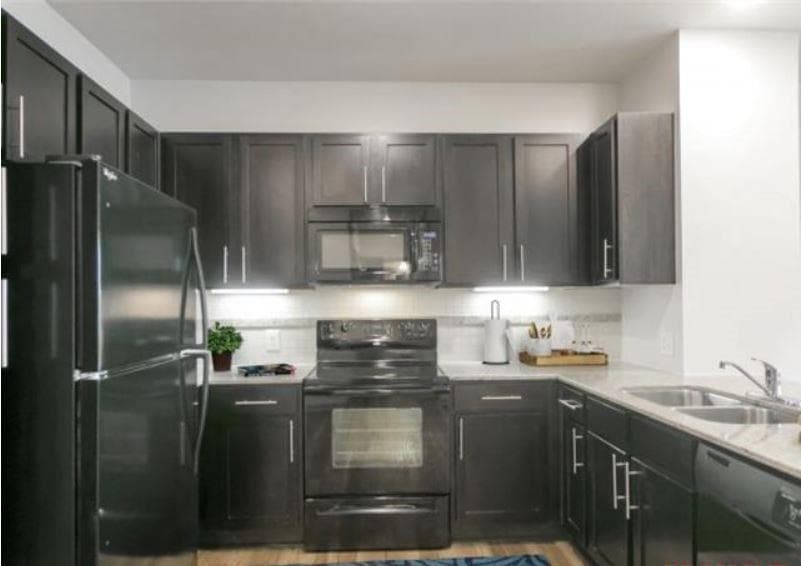1 bedroom, 1 bathroom, 824 sq ft apartment for rent at 5610 Glenridge Drive 423, Sandy Springs, GA 30342 for $1,456 a month — photo 3