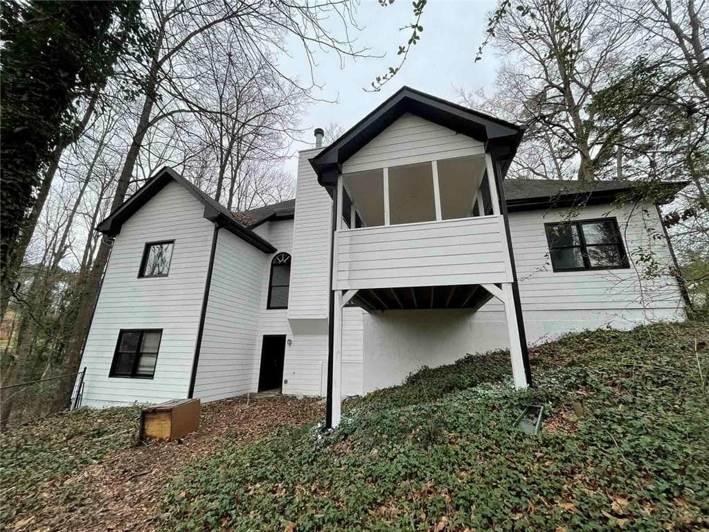 3 bedroom, 3 bathroom, 2,476 sq ft single family residence for sale at 3541 Gleneagles Court, Snellville, GA 30039 — photo 2