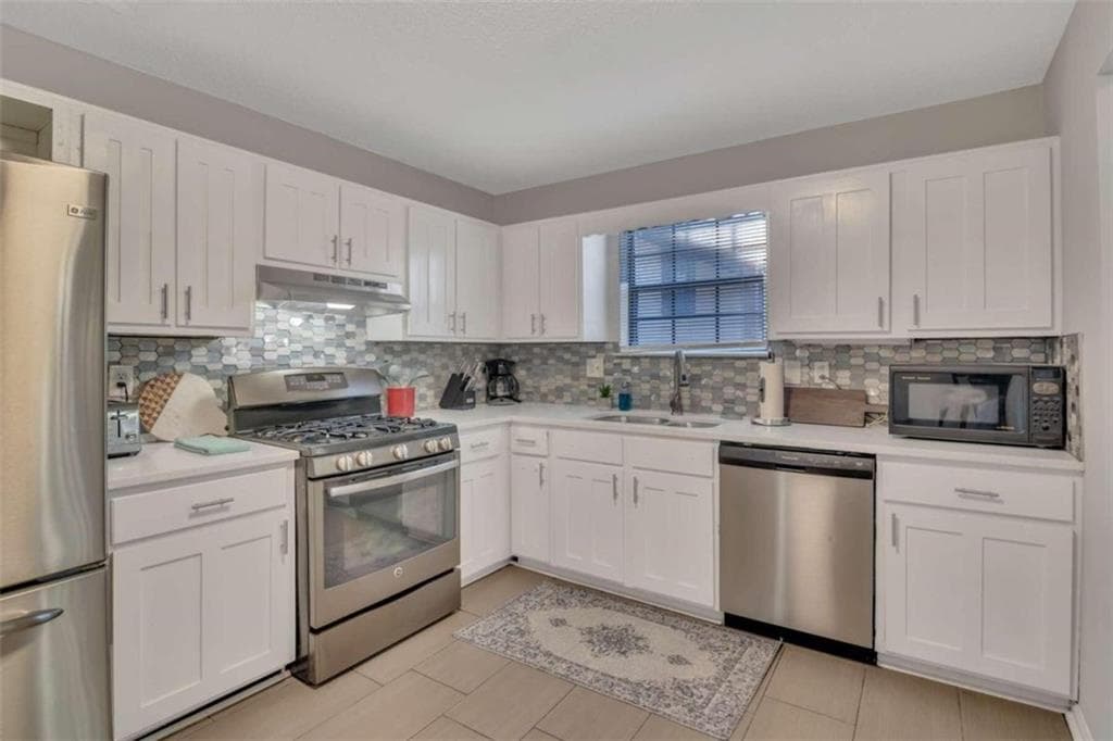 2 bedroom, 2 bathroom townhouse for rent at 1200 Falling Water Drive, Smyrna, GA 30080 for $3,750 a month — photo 6