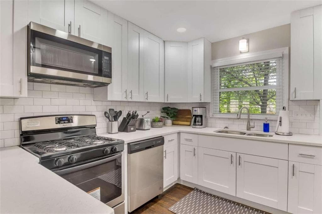 4 bedroom, 3 bathroom single family residence for rent at 1386 Sandtown Road, Marietta, GA 30008 for $5,250 a month — photo 5