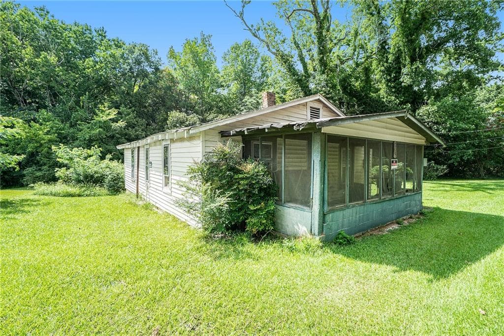 2 bedroom, 1 bathroom, 1,034 sq ft single family residence for sale at 155 TYE Street, Stockbridge, GA 30281 — photo 3