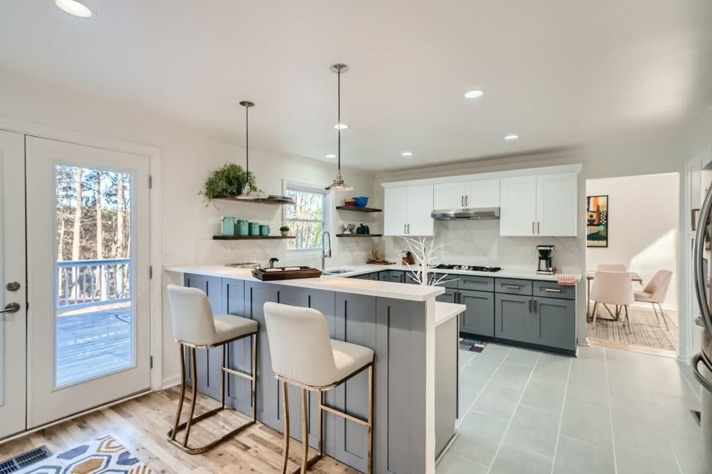 5 bedroom, 3 bathroom, 3,800 sq ft single family residence for rent at 4438 Glengary Drive, Atlanta, GA 30342 for $9,500 a month — photo 7