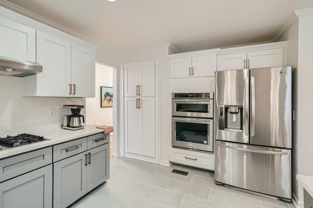 5 bedroom, 3 bathroom, 3,800 sq ft single family residence for rent at 4438 Glengary Drive, Atlanta, GA 30342 for $9,500 a month — photo 8