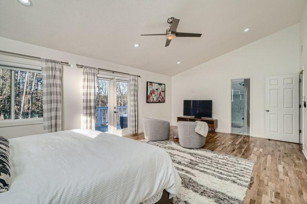 5 bedroom, 3 bathroom, 3,800 sq ft single family residence for rent at 4438 Glengary Drive, Atlanta, GA 30342 for $9,500 a month — photo 10