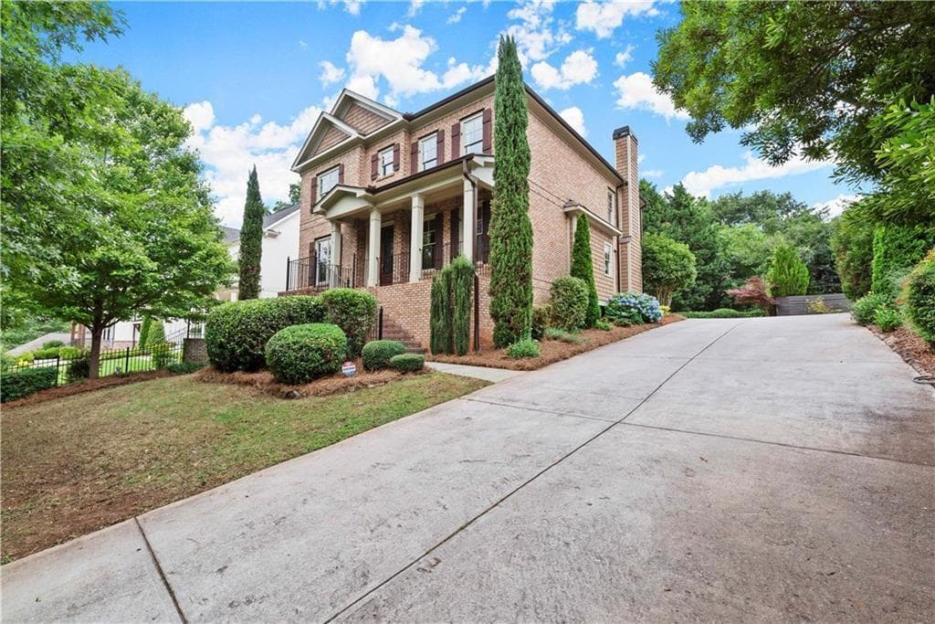 4 bedroom, 5 bathroom single family residence for rent at 86 W Belle Isla Road, Atlanta, GA 30342 for $8,600 a month — photo 2