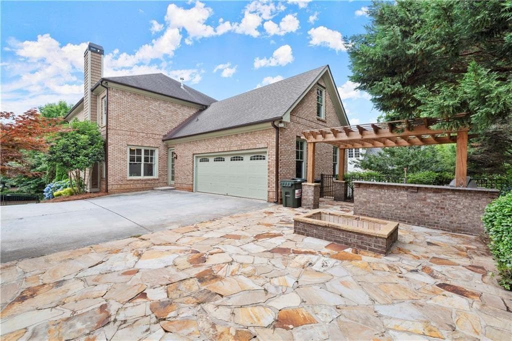 4 bedroom, 5 bathroom single family residence for rent at 86 W Belle Isla Road, Atlanta, GA 30342 for $8,600 a month — photo 7