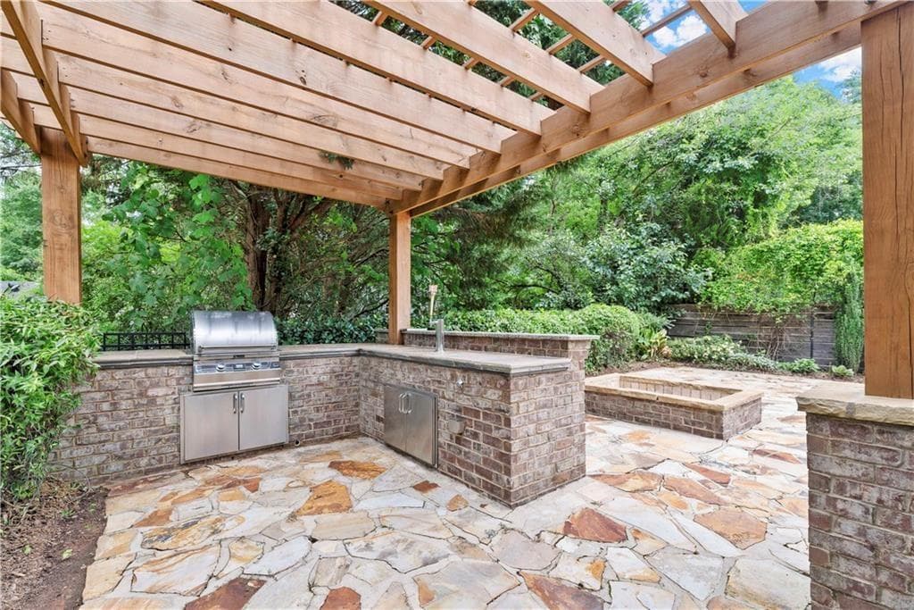 4 bedroom, 5 bathroom single family residence for rent at 86 W Belle Isla Road, Atlanta, GA 30342 for $8,600 a month — photo 5