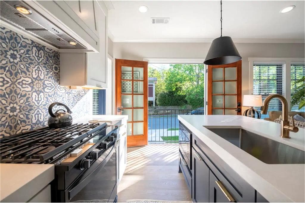2 bedroom, 2 bathroom, 700 sq ft single family residence for rent at 360 Sinclair Avenue, Atlanta, GA 30307 for $5,000 a month — photo 9