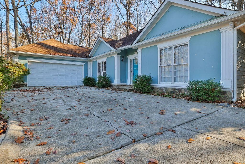 82 OAKWOOD HILLS Drive, Suwanee, GA 30024 — most recent listing photo
