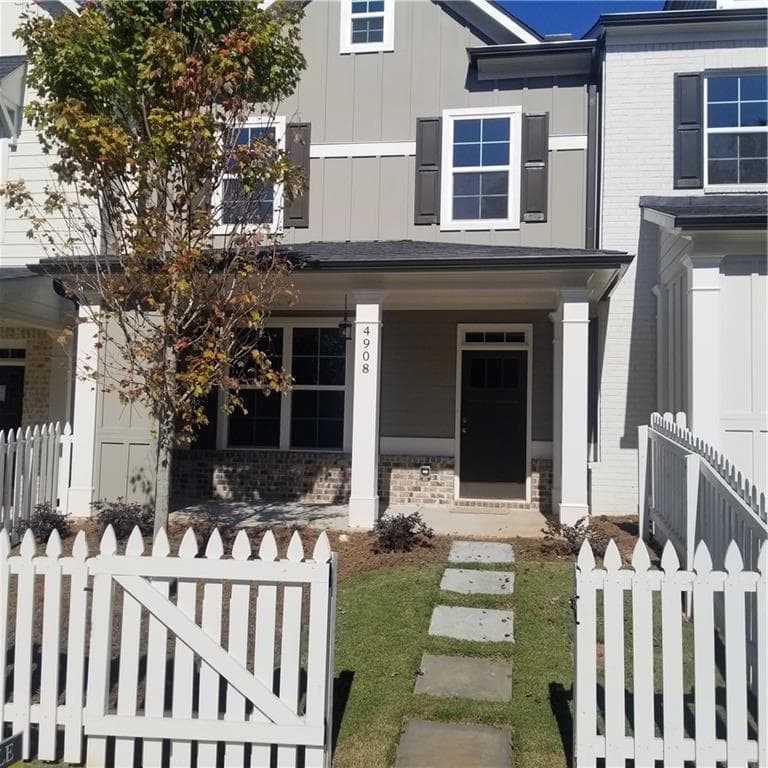 3 bedroom, 3 bathroom, 2,015 sq ft townhouse under contract at 4908 Futral Drive, Acworth, GA 30101