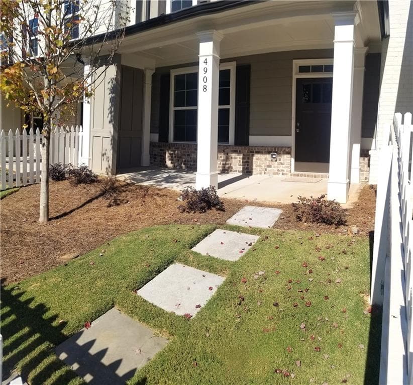 3 bedroom, 3 bathroom, 2,015 sq ft townhouse under contract at 4908 Futral Drive, Acworth, GA 30101 — photo 2