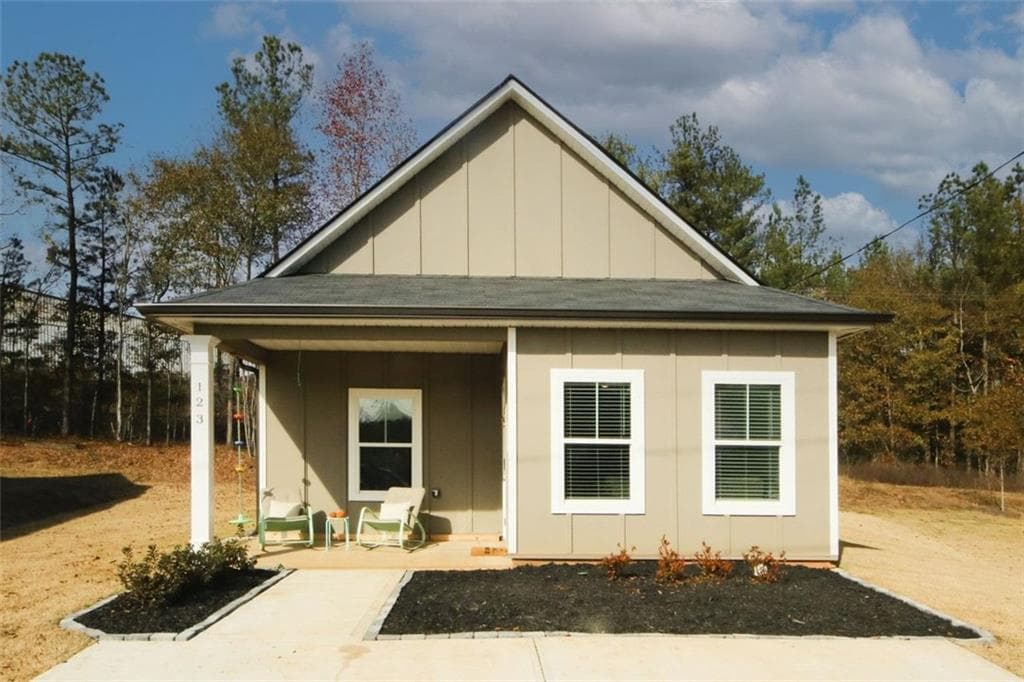 3 bedroom, 2 bathroom, 1,025 sq ft single family residence for rent at 123 Chalfont Circle, Carrollton, GA 30117 for $1,650 a month — photo 1 of 31