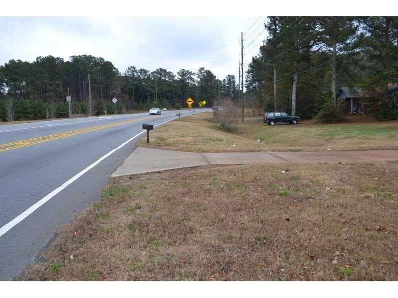 3 bedroom, 1 bathroom, 1,100 sq ft single family residence for sale at 8461 Hiram Acworth Highway, Dallas, GA 30157 — photo 3