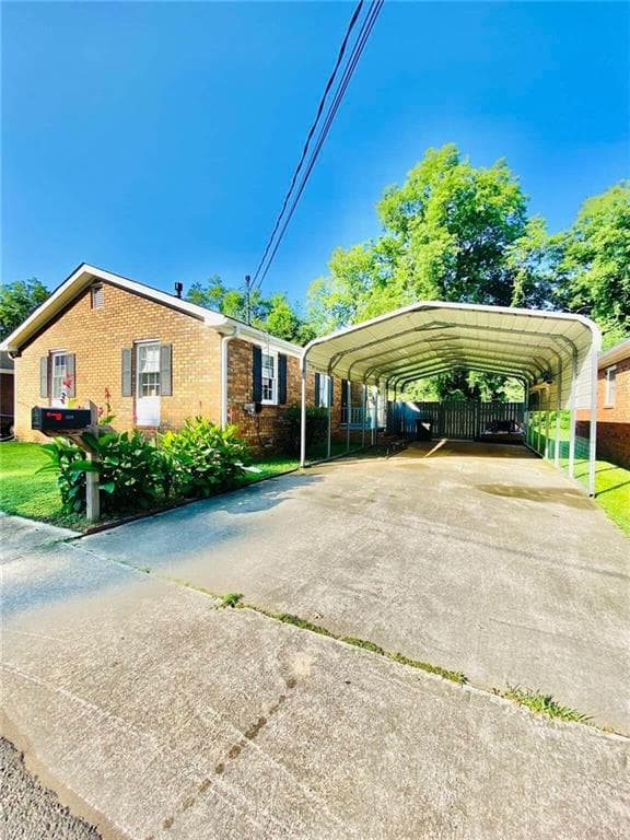 3 bedroom, 1 bathroom, 1,872 sq ft single family residence for sale at 1238 Mill St, Gainesville, GA 30501 — photo 1 of 11