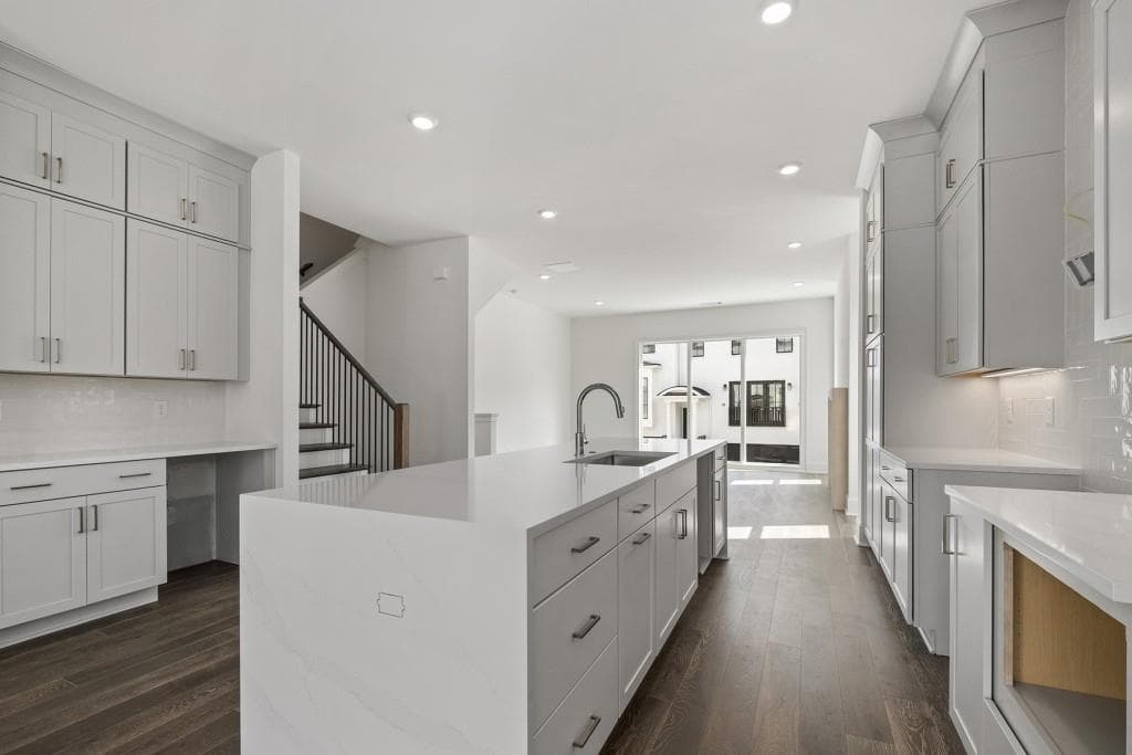 3 bedroom, 4 bathroom, 2,495 sq ft townhouse under contract at 3667 Peachtree Road 13, Atlanta, GA 30319 — photo 6