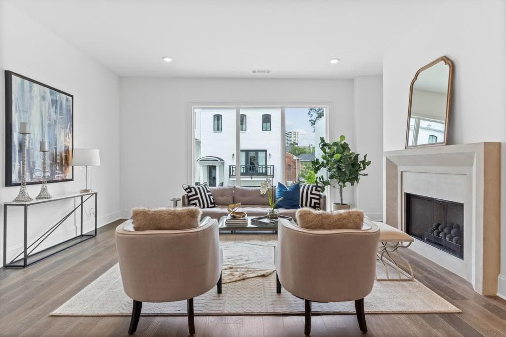 3 bedroom, 4 bathroom, 2,495 sq ft townhouse under contract at 3667 Peachtree Road 13, Atlanta, GA 30319 — photo 7