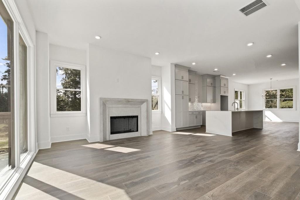 3 bedroom, 4 bathroom, 2,495 sq ft townhouse under contract at 3667 Peachtree Road 13, Atlanta, GA 30319 — photo 8