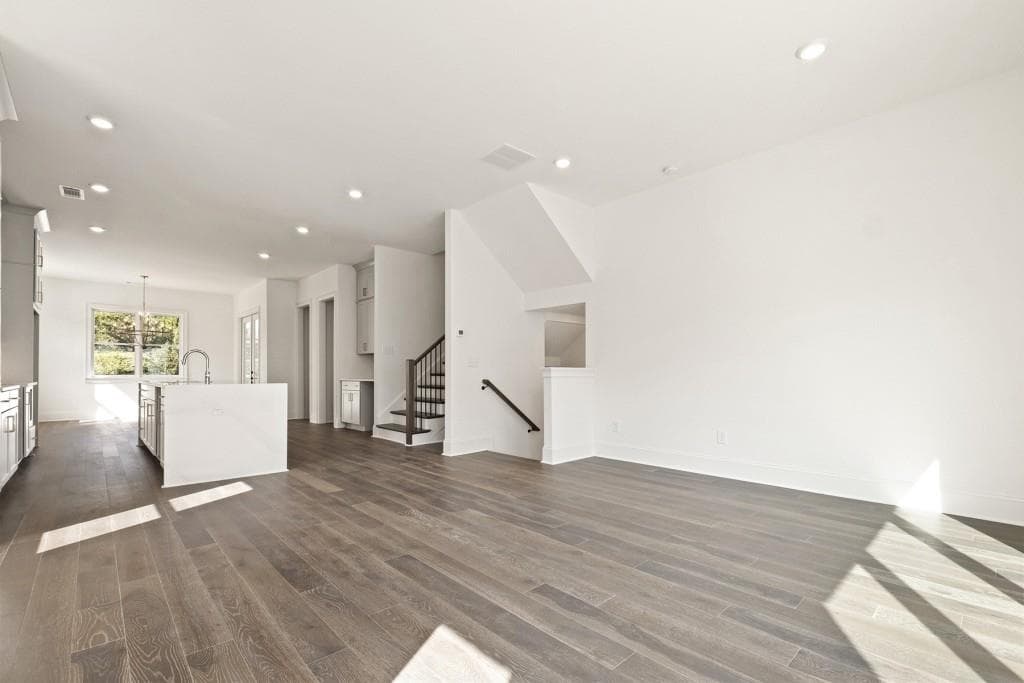 3 bedroom, 4 bathroom, 2,495 sq ft townhouse under contract at 3667 Peachtree Road 13, Atlanta, GA 30319 — photo 9