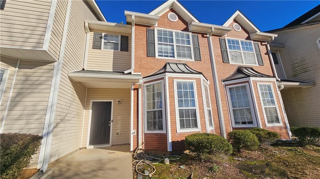 3 bedroom, 3 bathroom townhouse sold at 7594 Creekside Lane, Riverdale, GA 30296