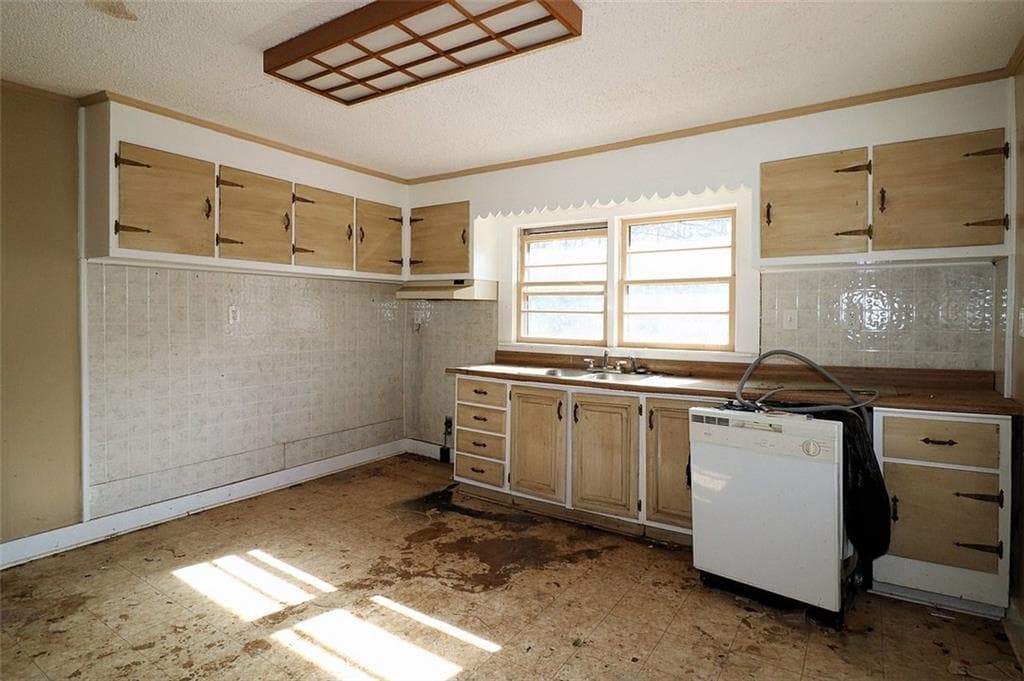 3 bedroom, 1 bathroom, 1,548 sq ft single family residence under contract at 3371 Villa Rica Highway, Dallas, GA 30157 — photo 9