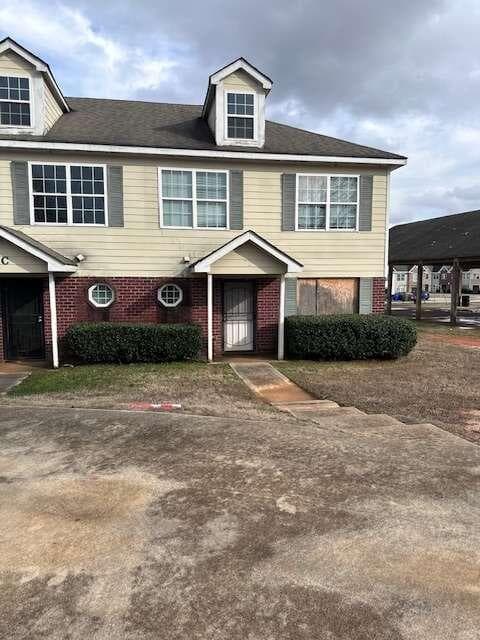 3 bedroom, 2 bathroom townhouse sold at 838 Store House Court D, Monroe, GA 30655
