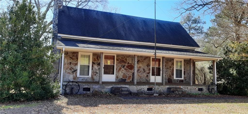 2 bedroom, 1 bathroom, 1,120 sq ft single family residence for sale at 11953 Henderson Mountain Road, Fairmount, GA 30139