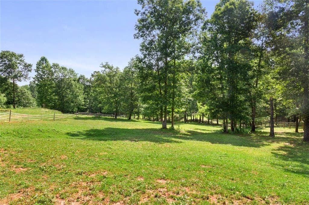 4 bedroom, 3 bathroom single family residence under contract at 3143 DEMOONEY Road, College Park, GA 30349 — photo 6