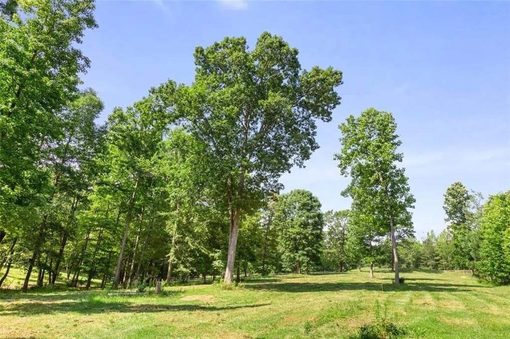 4 bedroom, 3 bathroom single family residence under contract at 3143 DEMOONEY Road, College Park, GA 30349 — photo 8