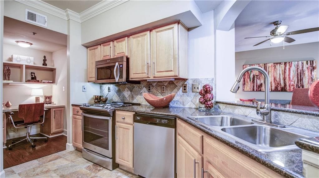 3 bedroom, 2 bathroom, 1,580 sq ft apartment for rent at 3460 Kingsboro Road 544, Atlanta, GA 30326 for $2,478 a month — photo 2