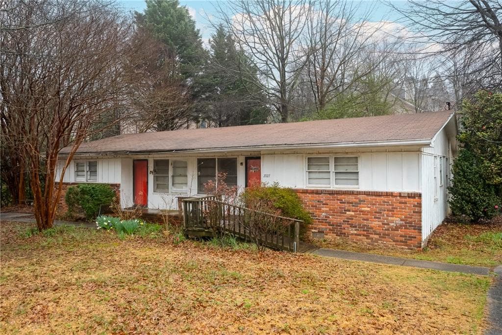 duplex under contract at 2027 Cooper Lake Drive, Smyrna, GA 30080 — photo 2