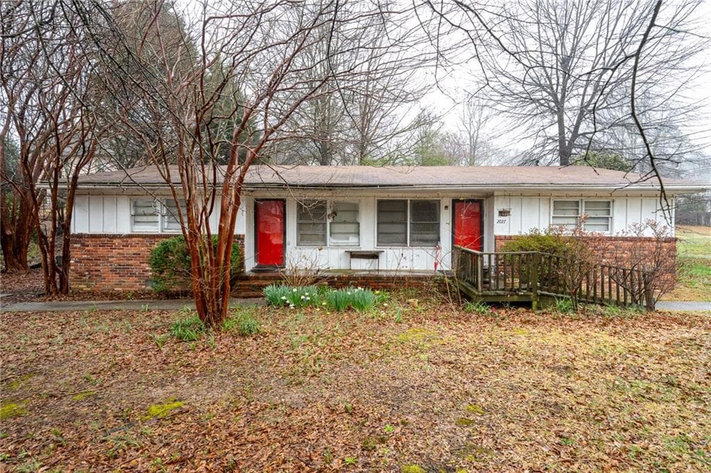 duplex under contract at 2027 Cooper Lake Drive, Smyrna, GA 30080 — photo 3