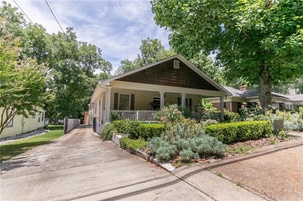 3 bedroom, 2 bathroom single family residence for rent at 1084 Sanders Avenue A, Atlanta, GA 30316 for $4,750 a month — photo 4