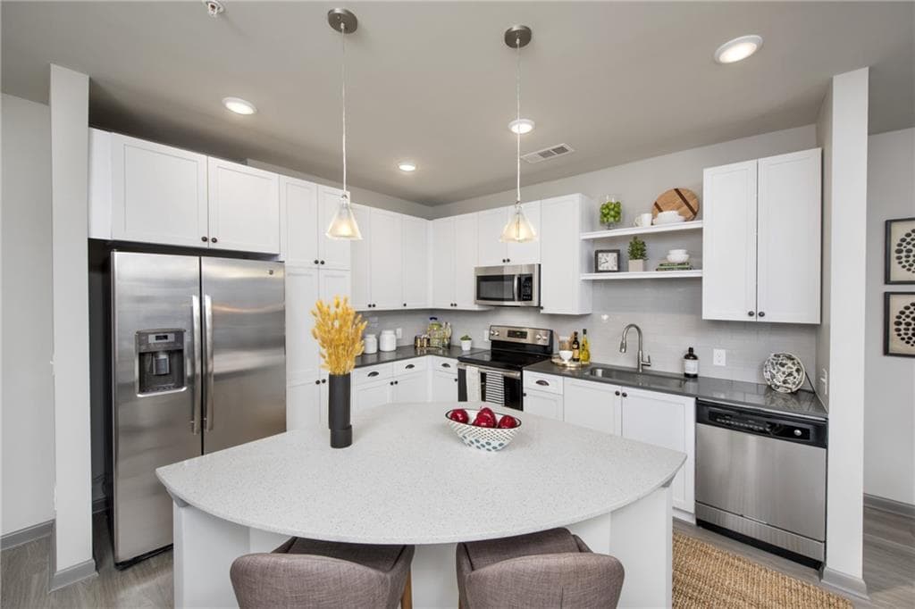 2 bedroom, 2 bathroom, 1,046 sq ft apartment for rent at 6919 Peachtree Dunwoody Road 104, Sandy Springs, GA 30328 for $2,049 a month — photo 2