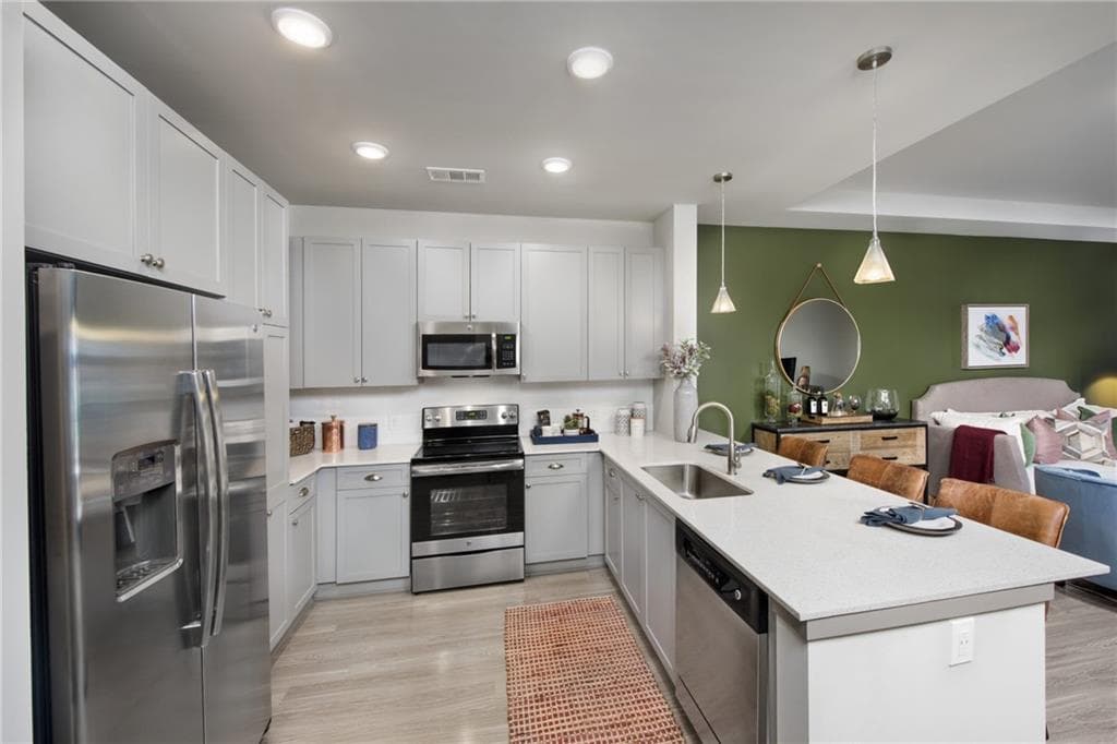 2 bedroom, 2 bathroom, 1,046 sq ft apartment for rent at 6919 Peachtree Dunwoody Road 104, Sandy Springs, GA 30328 for $2,049 a month — photo 4
