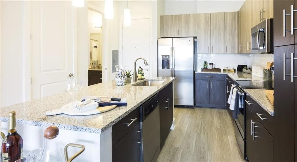 2 bedroom, 2 bathroom, 1,074 sq ft apartment for rent at 6050 Roswell Road 321, Sandy Springs, GA 30328 for $2,050 a month — photo 2