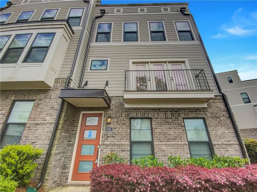 3 bedroom, 5 bathroom, 2,525 sq ft townhouse sold at 2091 Holtz Lane, Atlanta, GA 30318
