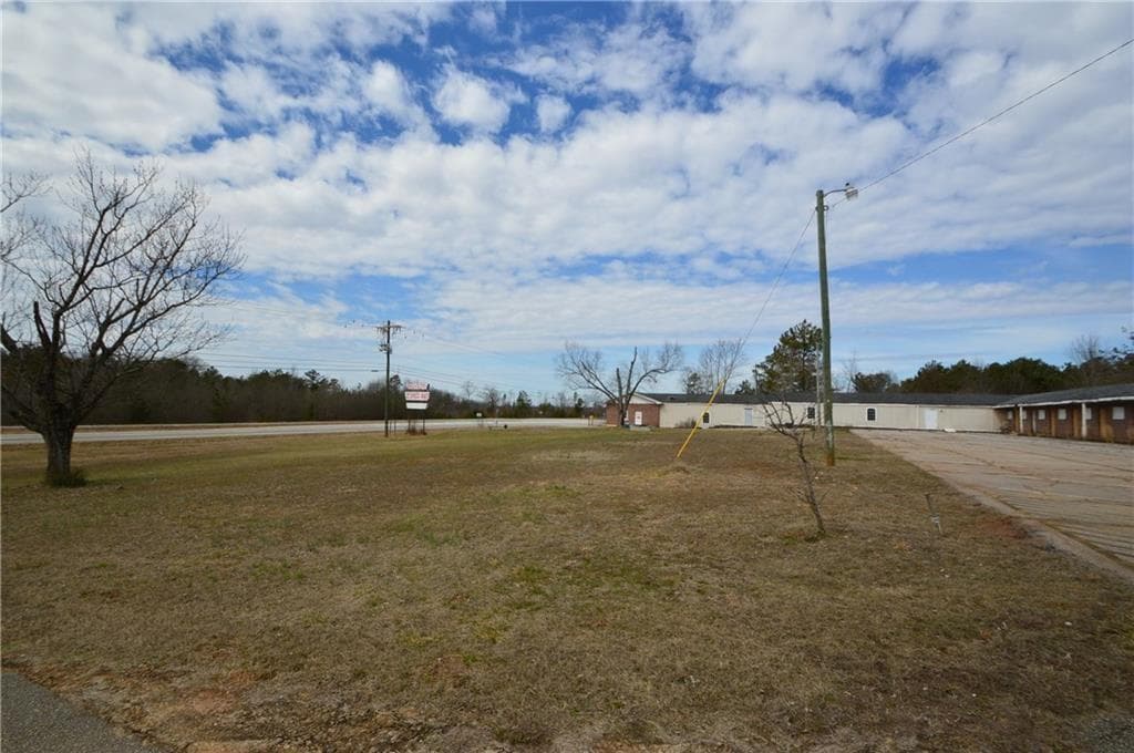 2 bedroom, 1 bathroom single family residence for rent at 2195 Highway 441 U, Commerce, GA 30529 for $2,000 a month — photo 2