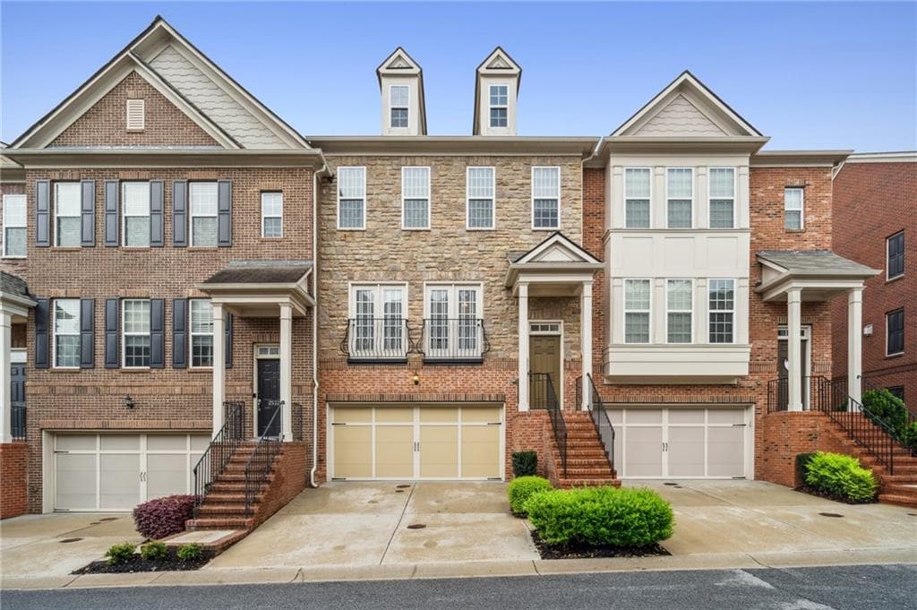 3 bedroom, 4 bathroom, 2,536 sq ft townhouse sold at 2528 Ashwicke Drive 30, Atlanta, GA 30339