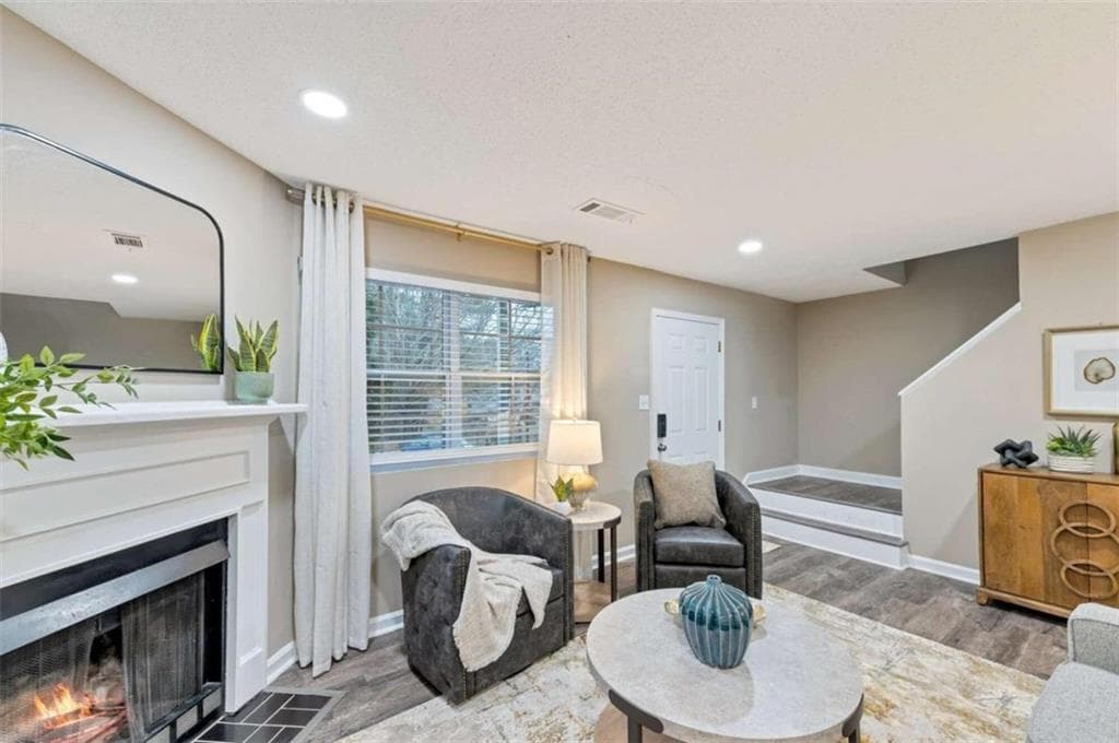 3 bedroom, 3 bathroom townhouse for rent at 122 Bentley Parkway, Woodstock, GA 30188 for $4,650 a month — photo 3