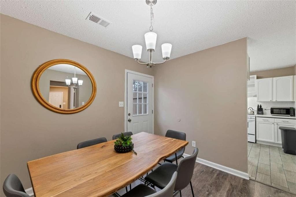 3 bedroom, 3 bathroom townhouse for rent at 122 Bentley Parkway, Woodstock, GA 30188 for $4,650 a month — photo 6
