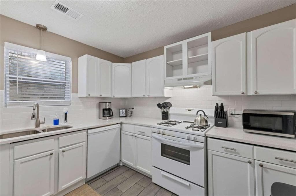3 bedroom, 3 bathroom townhouse for rent at 122 Bentley Parkway, Woodstock, GA 30188 for $4,650 a month — photo 8